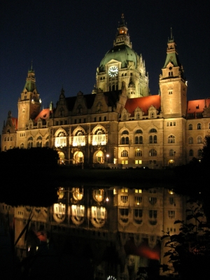Das "Neue Rathaus" von Hannover bei Nacht...