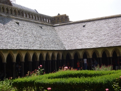 Kreuzgang der Benediktinerabtei Mont Saint Michel / Frankreich