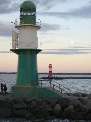 Leuchtfeuer und Mond