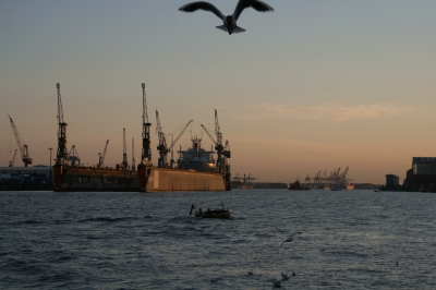 Früher Abend im Hamburger Hafen