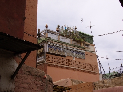 Eine Hausterrasse in der Medina von Marrakesch