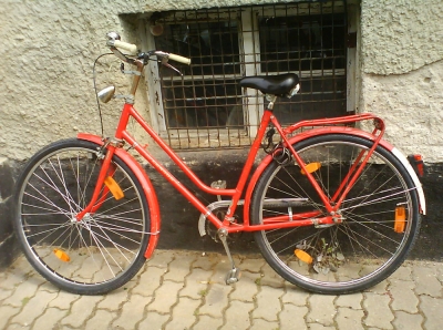 rotes Fahrrad