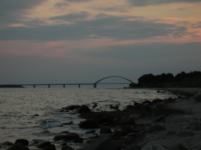 Fehmarn Sundbrücke am Abend