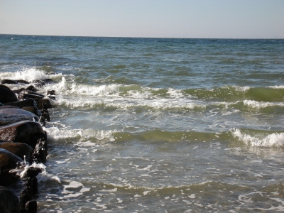 Wellen und Steine