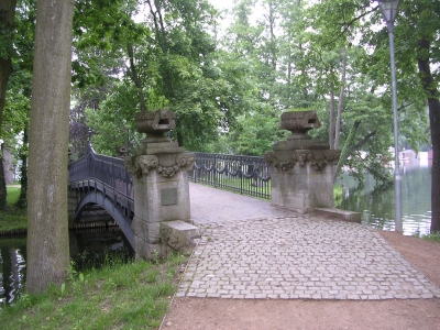 Alte Brücke im Schloßpark von Mirow (Mecklenburg-Vorpommern)