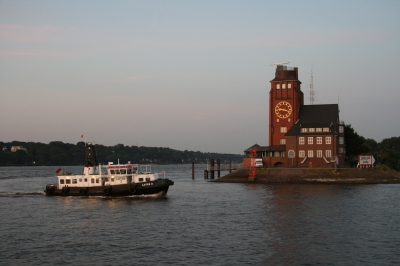 Lotsenhaus am Köhlfleethafen von Hamburg