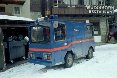 Polizeifahrzeug in Zermatt