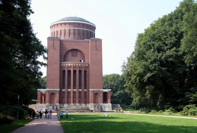 Hamburger Planetarium und Leute