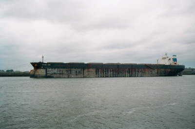 Warten auf die Einfahrt ins Dock