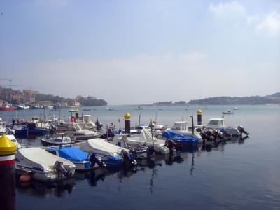 San Vicente De La Barquera - Blick auf den Hafen bei Flut
