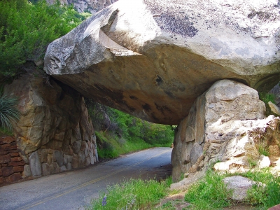 Tunnel-Rock