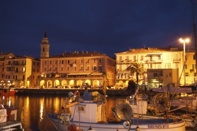 Hafen Imperia bei Nacht