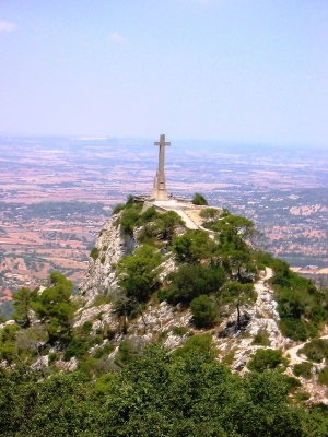 Kreuz am Kloster San Salvador auf Mallorca in Felanitx
