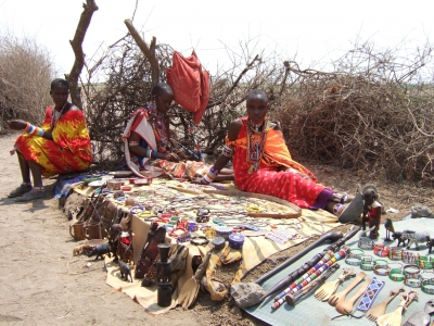 Massai-Frauen beim Touristennepp