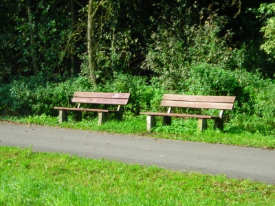 2 Bänke in der sonne