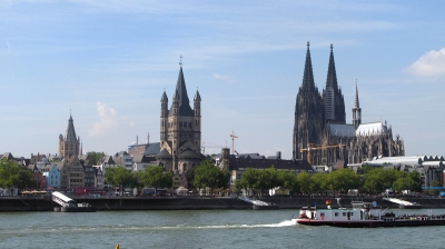 Kölner Stadtpanorama mit Schiff