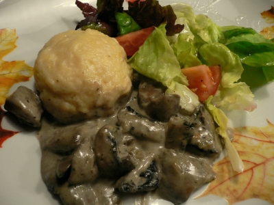 Käseknödel mit Rahmchampignons