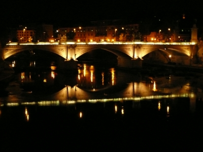 Brücke bei Nacht