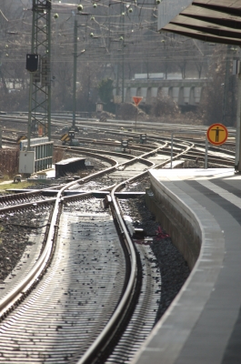 Gleise und Bahnsteig