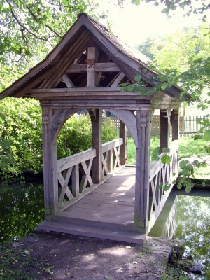 Kleine Holzbrücke in Kloster Veßra