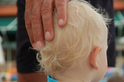 Schützende Hand