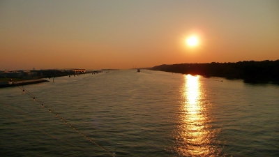 Sonnenuntergang auf der Elbe