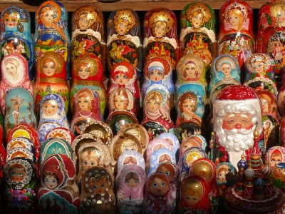 Matrjoschkas in einem Moskauer Verkaufsstand