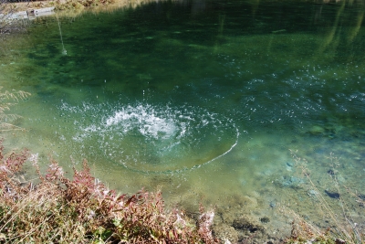 Bergsee, Spiel am Wasser  3