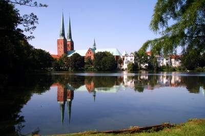 Lübecker Dom im Spiegelbild