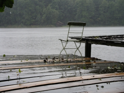 Rinser See (Obb) - Stuhl im Regen