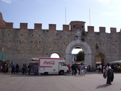 Außenmauer von Pisa