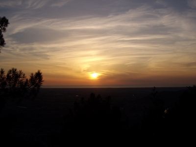 Sonnenuntergang in der Toscana/im Hintergrund das Meer