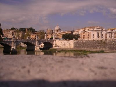 Blick von der Engelsbrücke auf den Petersdom
