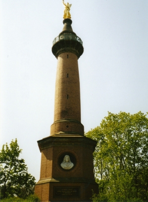 Siegessäule in Hakenberg