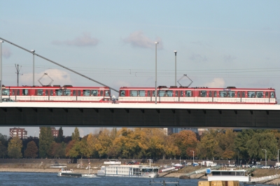 Oberkasseler Brücke mit Strassenbahn
