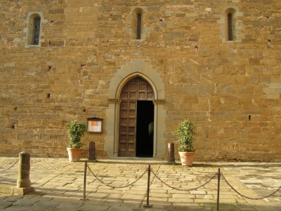 toscanischer Kircheneingang