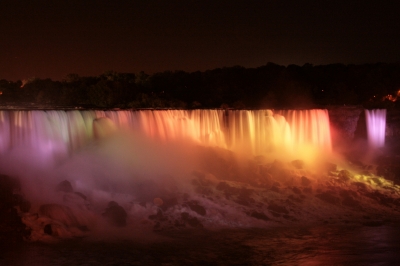 Niagara Falls bei Nacht