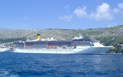 Kreuzfahrtschiff vor Dubrovnik