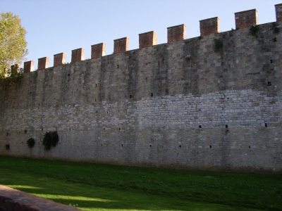 Außenmauer von Pisa