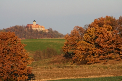 Herbstfarben und Burg Schönfels