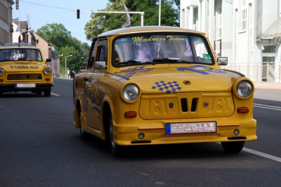 Trabant 601 in gelb