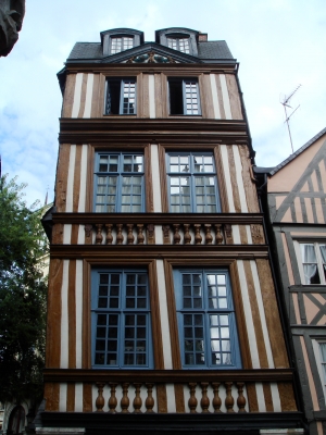 schiefes Fachwerkhaus in Rouen