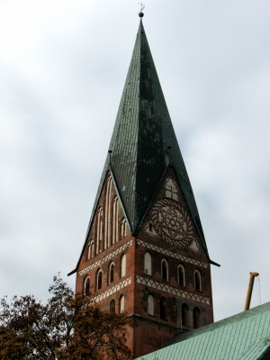 Lüneburg Kirchturmspitze näher