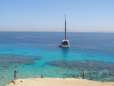 eine Bucht auf einer Insel ( Shadwan) im roten Meer