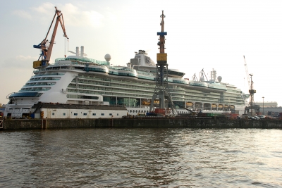 die - Jewel of the Seas - im Dock