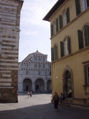 Blick zur Kathetrale in Lucca