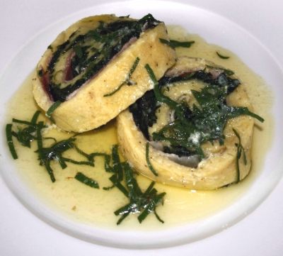 Kartoffelroulade in Salbeibutter