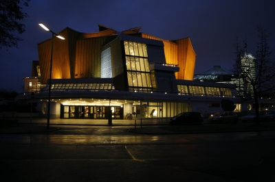 Berliner Philharmonie bei Nacht