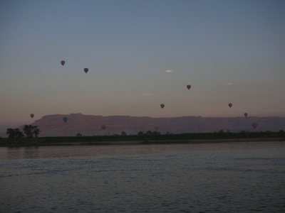 Früh morgens in Luxor (Ägypten) - Heißluftballons