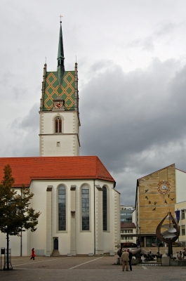 St. Nikolaus und das neue Rathaus von Friedrichshafen